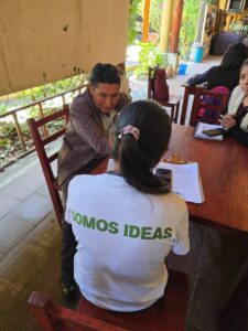 Proyectos Equipo de IDEAS realizando una entrevista para la línea de base GT3377