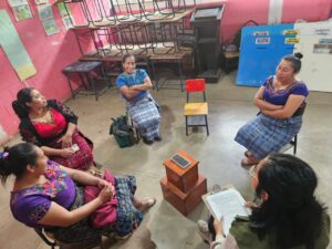 Proyectos Diálogo grupal durante el trabajo de campo de la línea de base GT3377